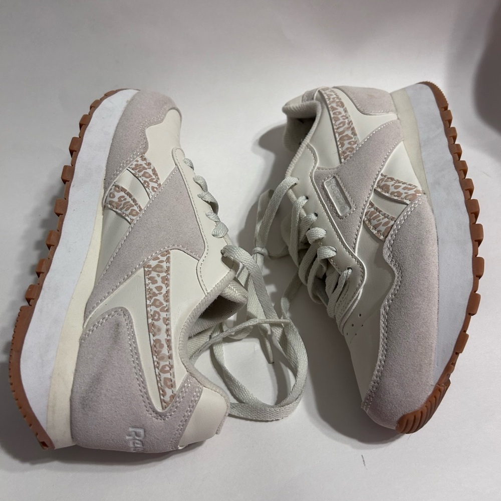 Reebok Women's White and Tan Sneakers SZ 7.5 Classic sneakers leopard print - Picture 3 of 7